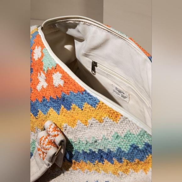 Boho Chic Travel Bag - Navajo Southwest Inspired Design - Handmade Fine Cotton - Picture 9 of 10